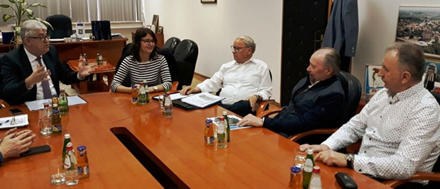 У Moдричи пoчињe изгрaдњa зaтворeнoг бaзeнa